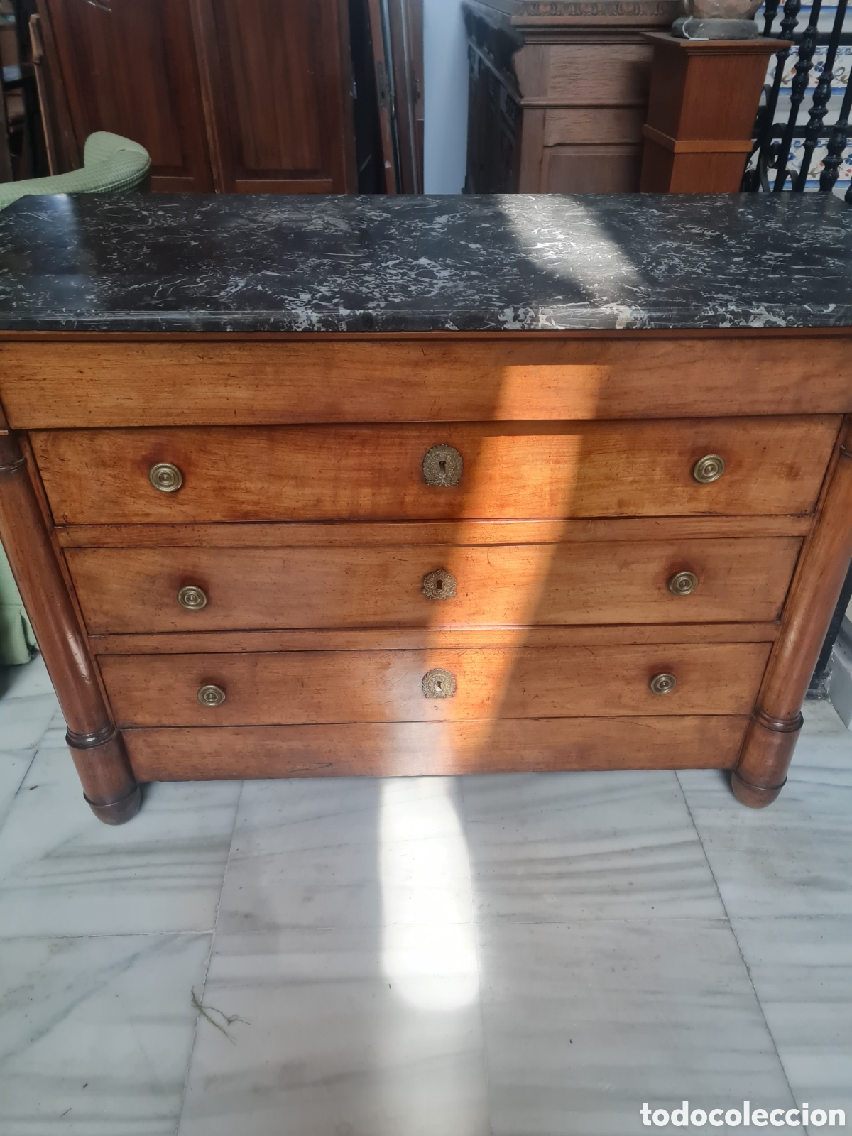 Antig&uuml;edades: C&oacute;moda de imperio del 1900