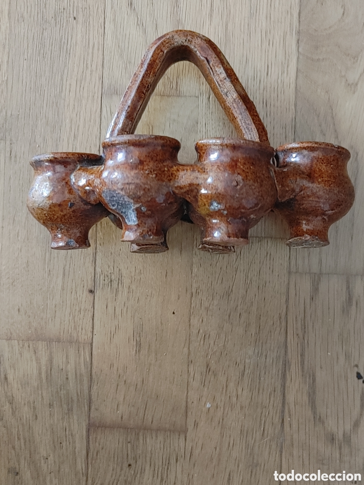 Antig&uuml;edades: Especiero en ceramica vidriada de Estella. Con seis pocillos.