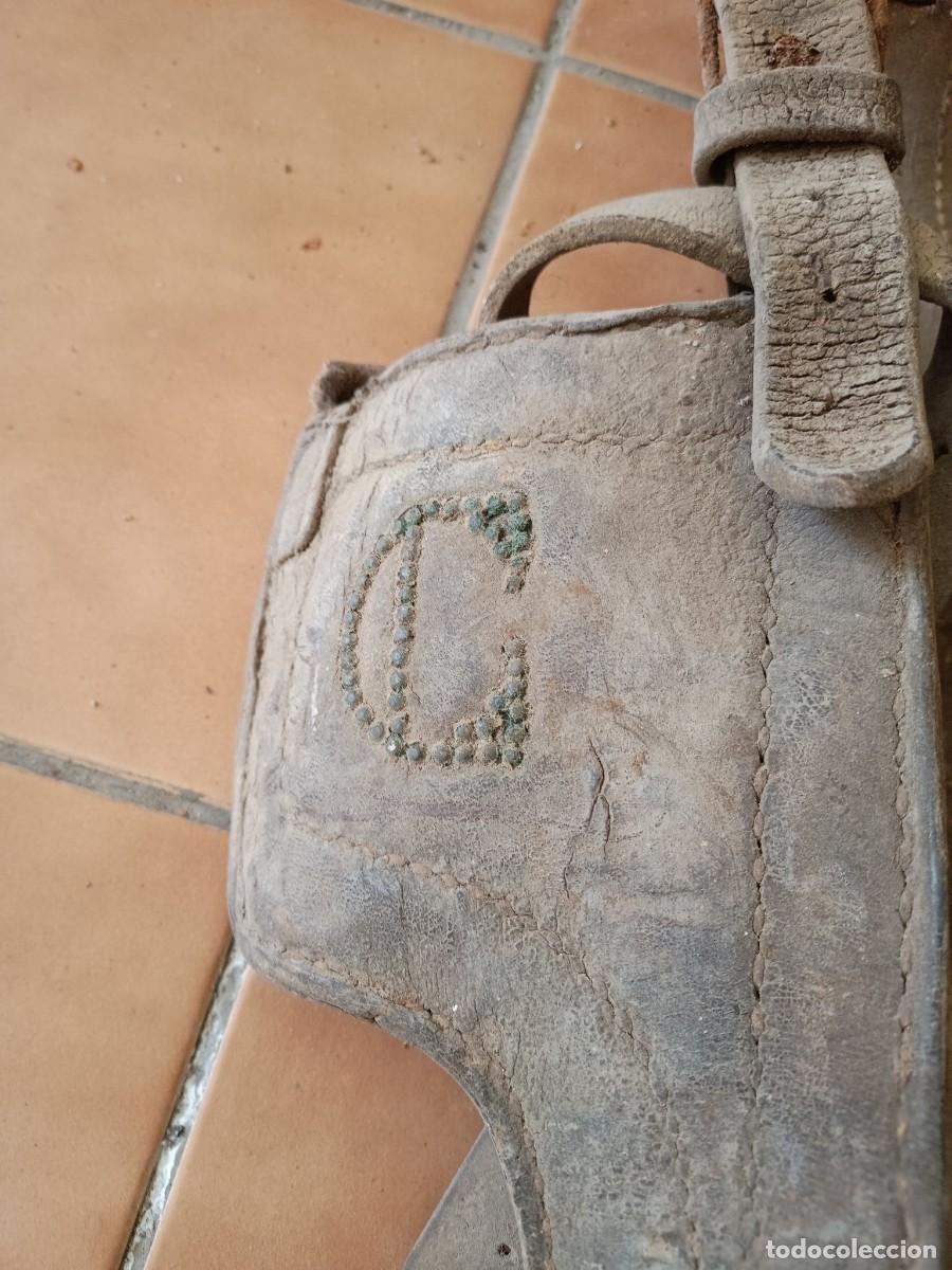 Antig&uuml;edades: Cabezada de caballo Rustica con las iniciales - Foto 4