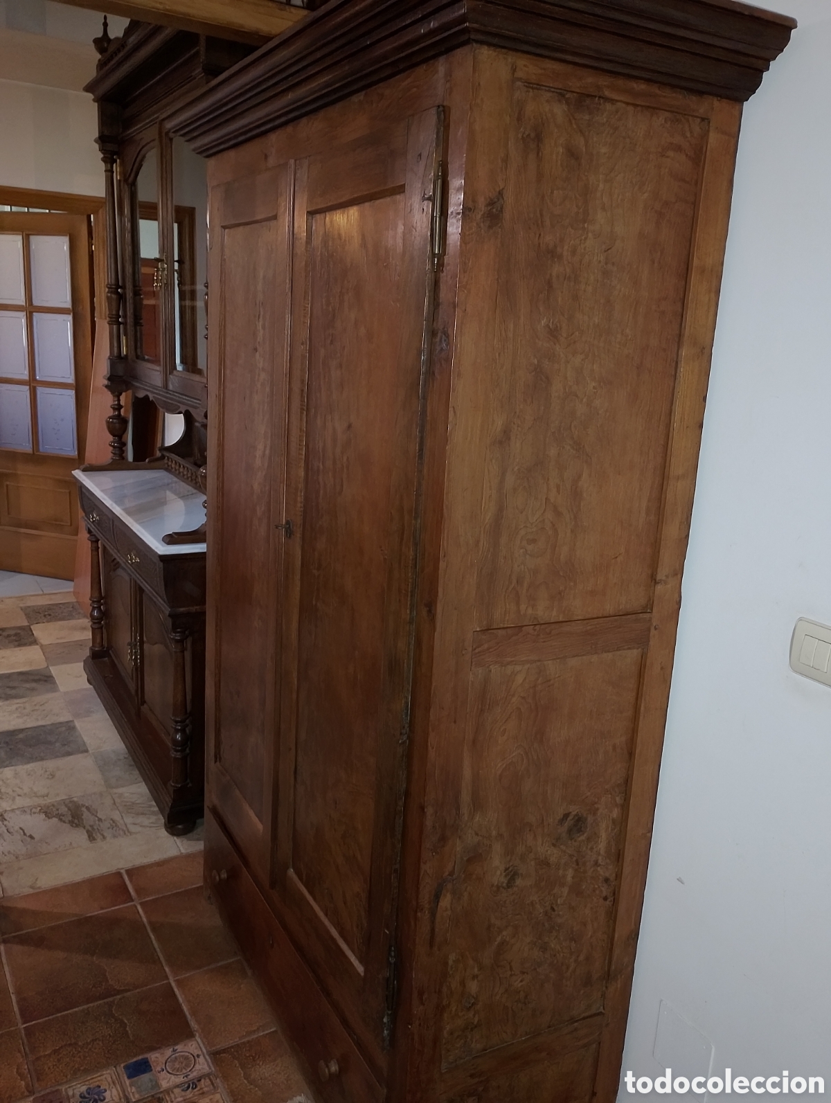 Antig&uuml;edades: Armario de madera de tejo - Foto 2