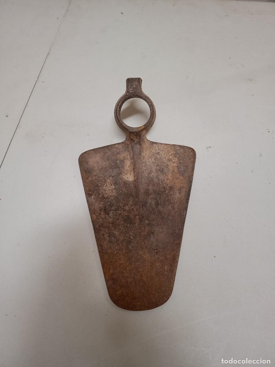Antig&uuml;edades: Azad&oacute;n Bellota Triangular - Foto 1