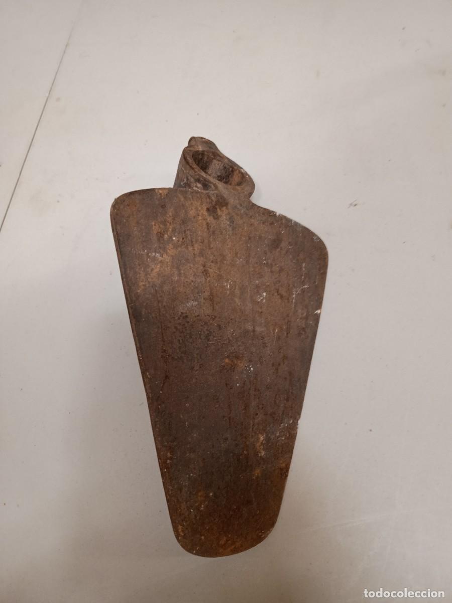 Antig&uuml;edades: Azad&oacute;n Bellota Triangular - Foto 2