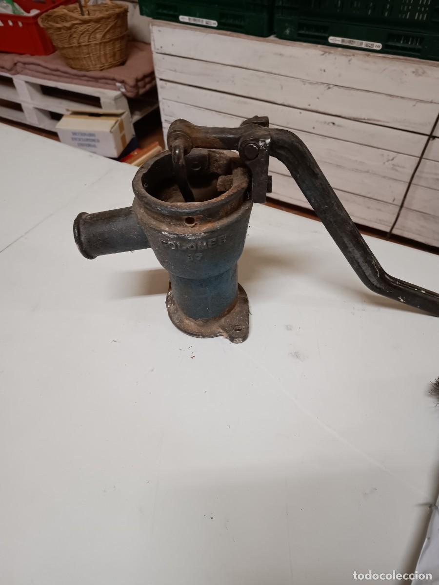 Antig&uuml;edades: Bomba de agua manual Colomet - Foto 1