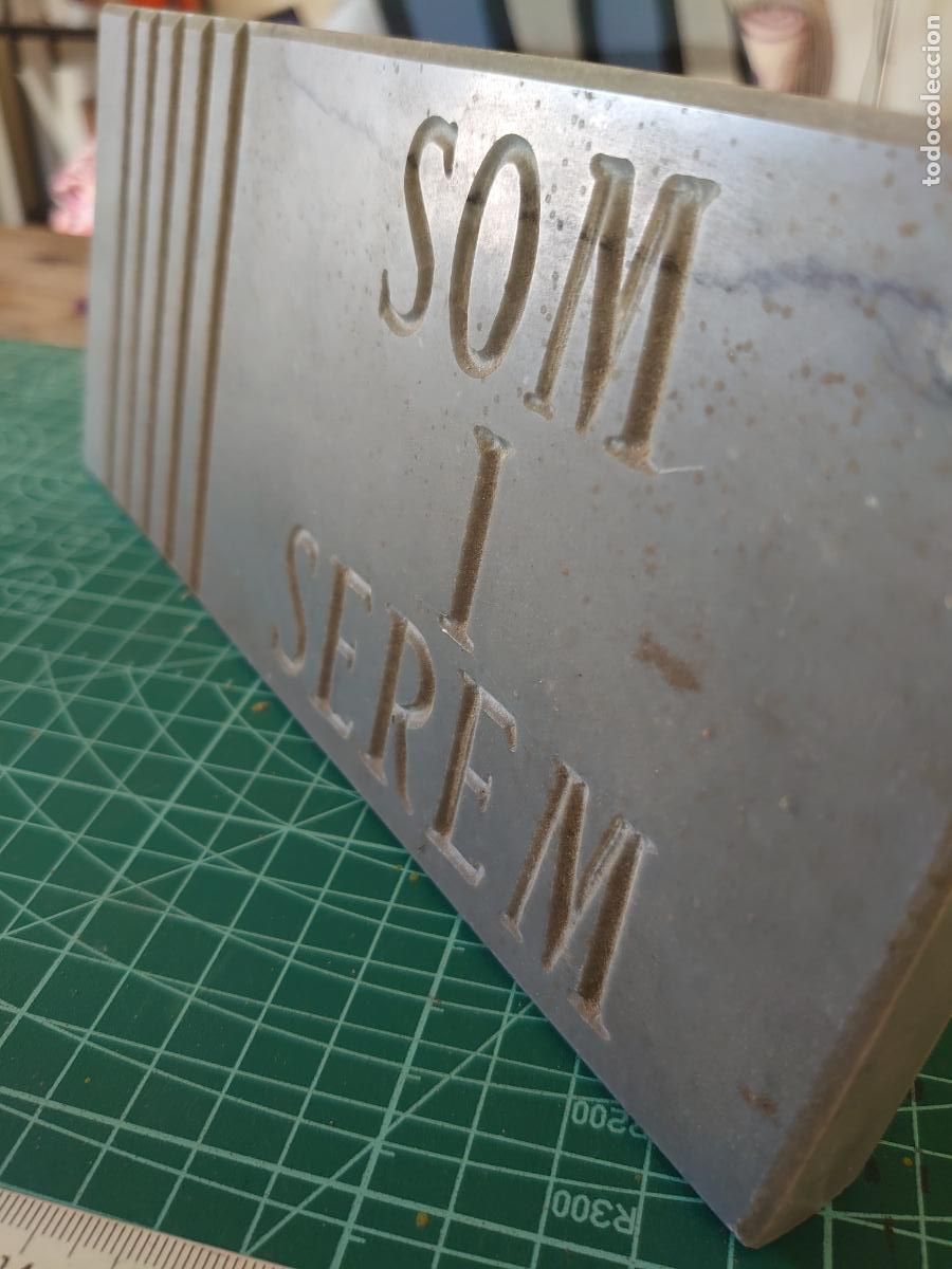 Antig&uuml;edades: ANTIGUA PLACA DE M&Aacute;RMOL SOM I SEREM CON LAS 4 BARRAS DE CATALUNYA