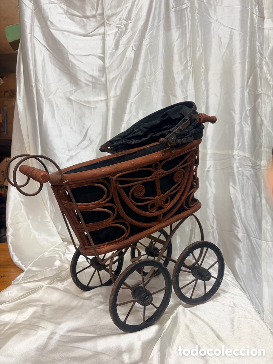 Antig&uuml;edades: Antiguo cochecito de mu&ntilde;ecas - Foto 2
