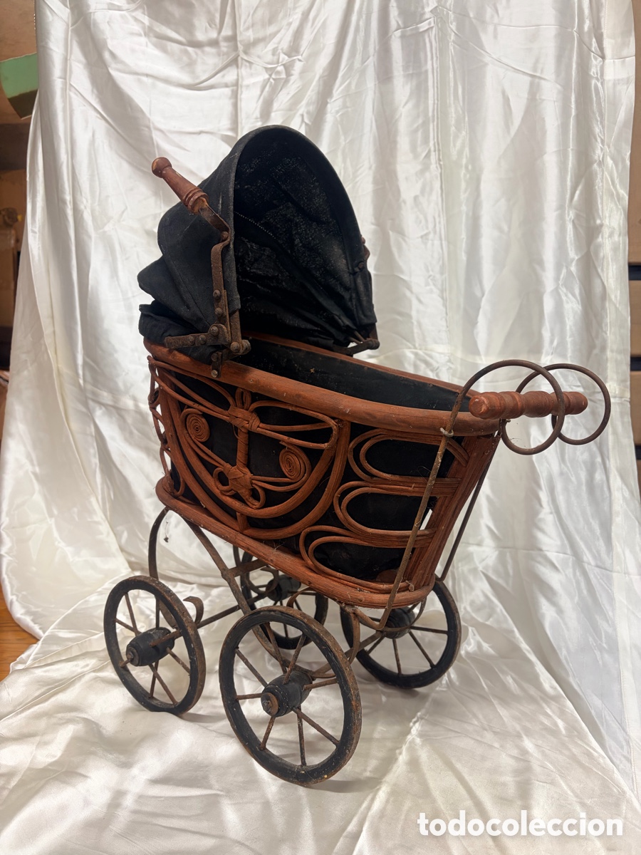 Antig&uuml;edades: Antiguo cochecito de mu&ntilde;ecas - Foto 1