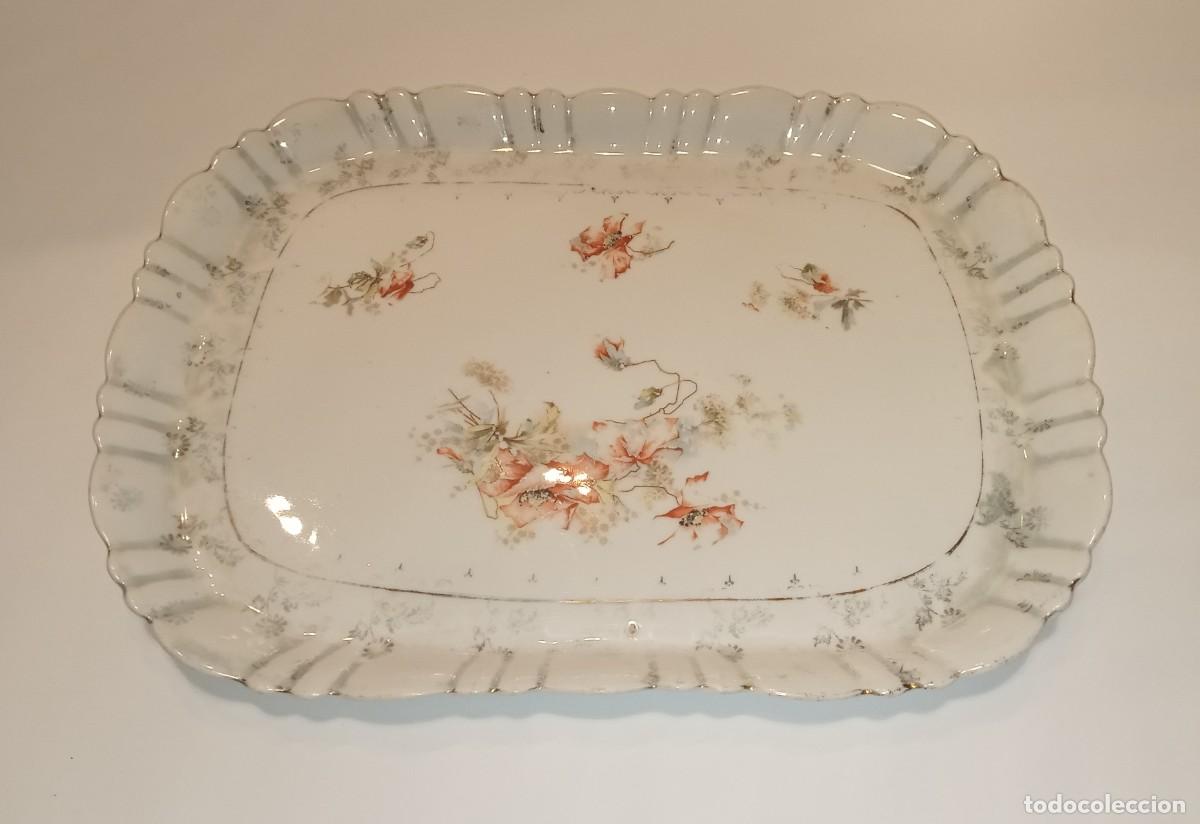 Antig&uuml;edades: BANDEJA RECTANGULAR ANTIGUA con motivo de flores - Foto 1