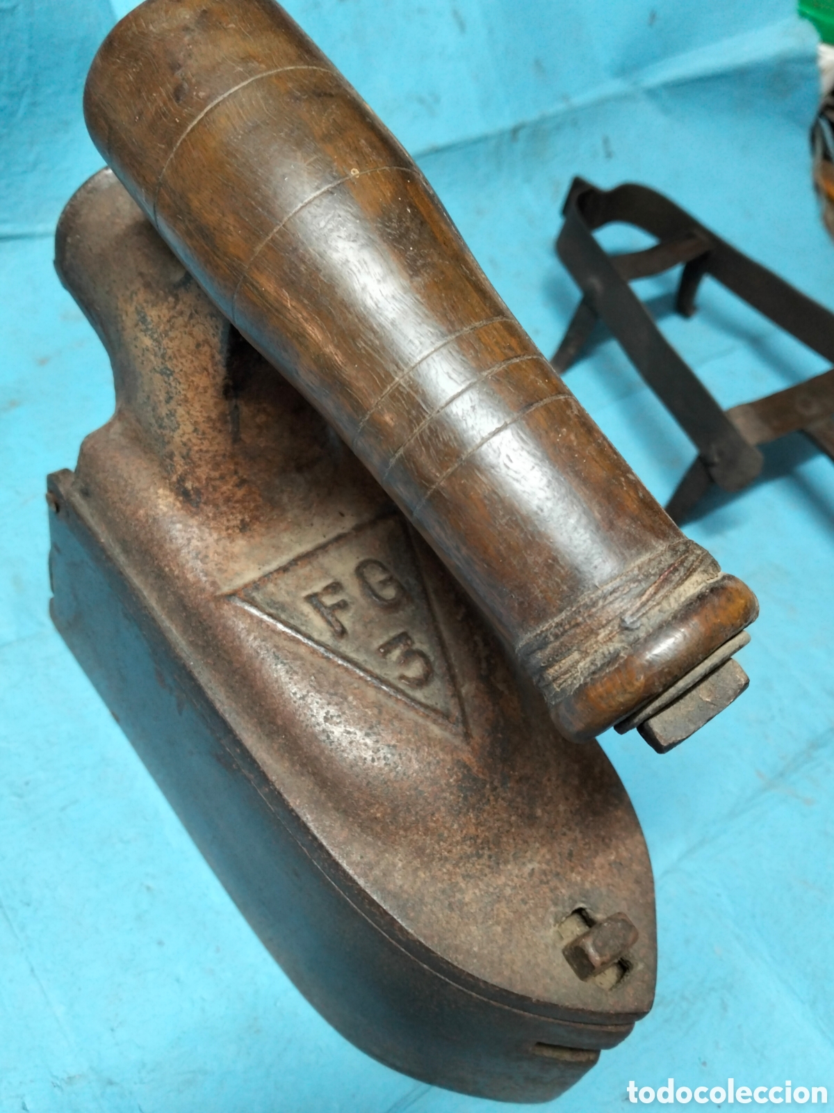 Antig&uuml;edades: ANTIGUA PLANCHA DE CARBON - Foto 2