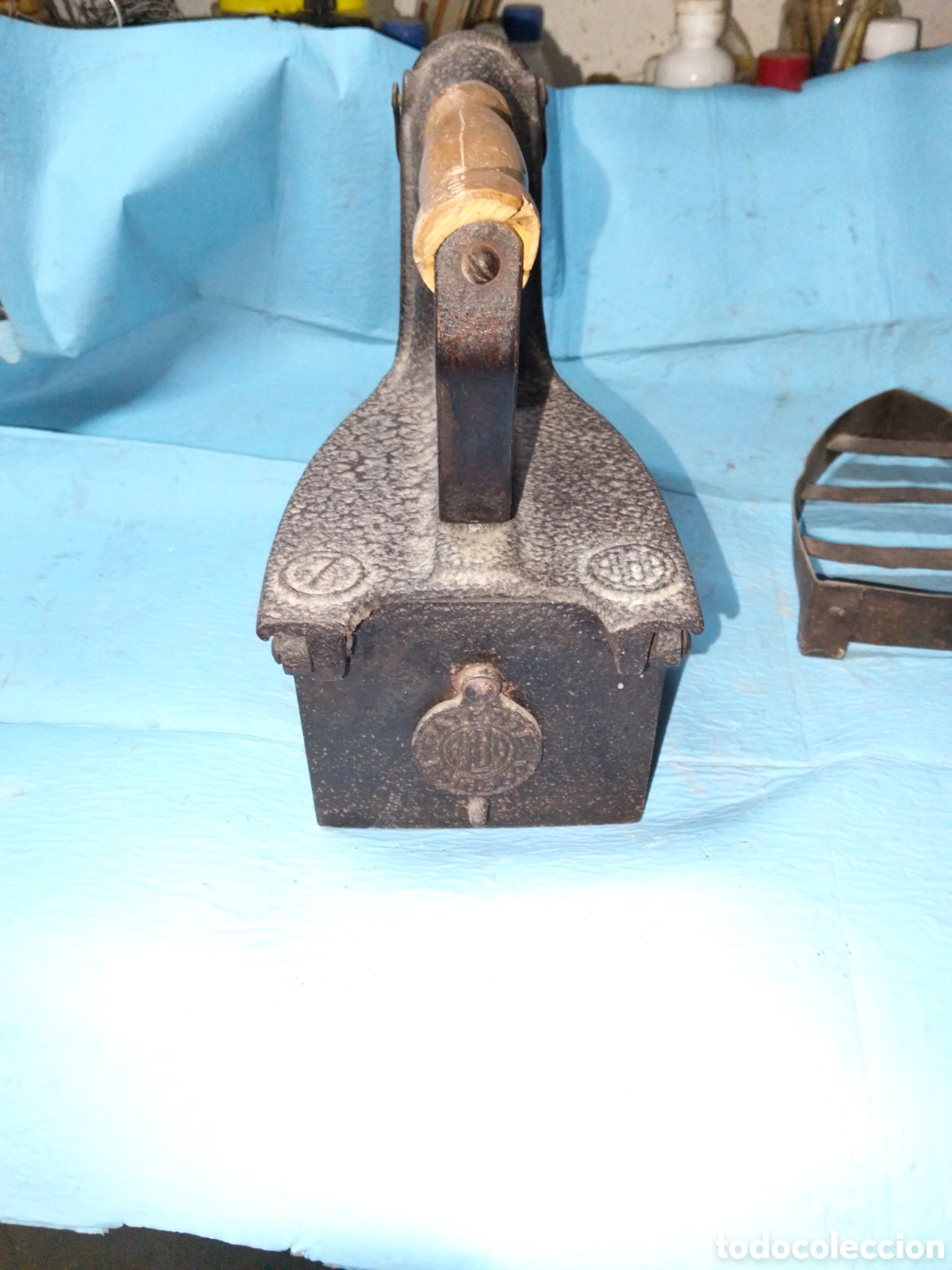 Antig&uuml;edades: ANTIGUA PLANCHA DE CARBON - Foto 2