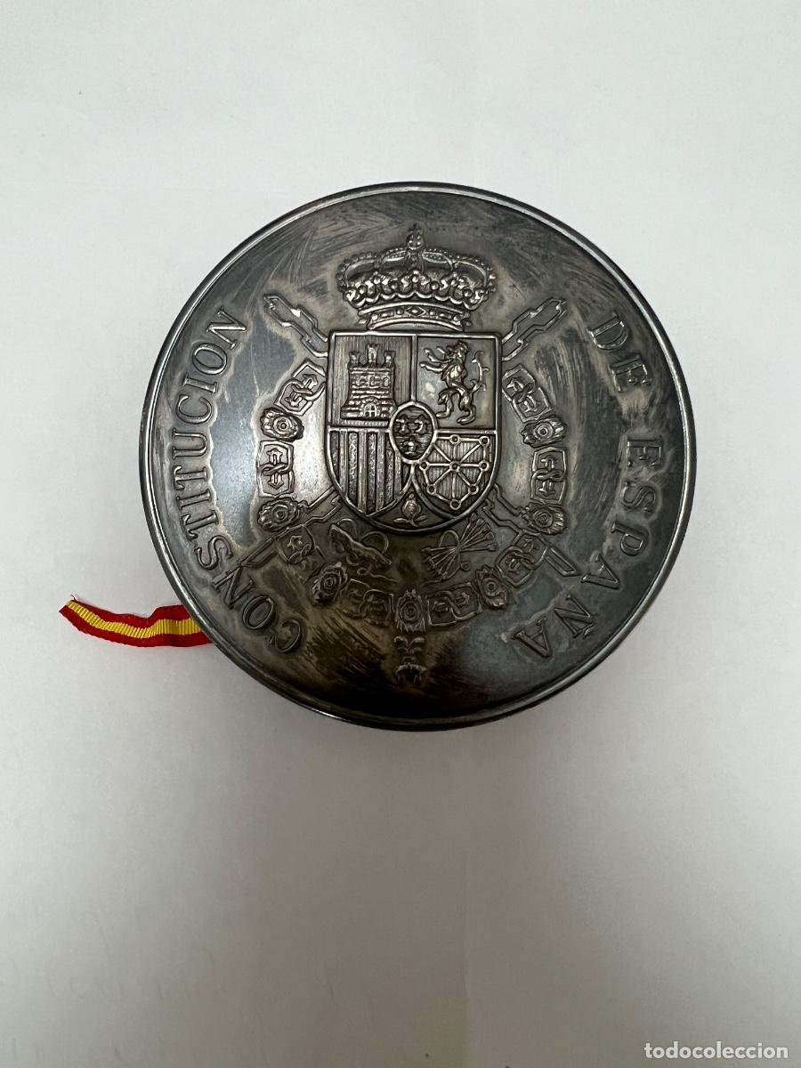 Antig&uuml;edades: Polvera Constituci&oacute;n 1978 - Foto 2