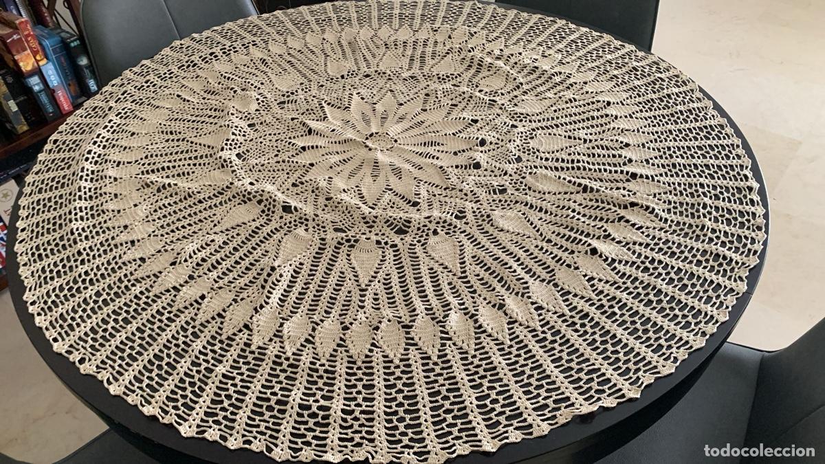 Antig&uuml;edades: Mantel de croch&eacute; circular de 112 cm de di&aacute;metro - Foto 1
