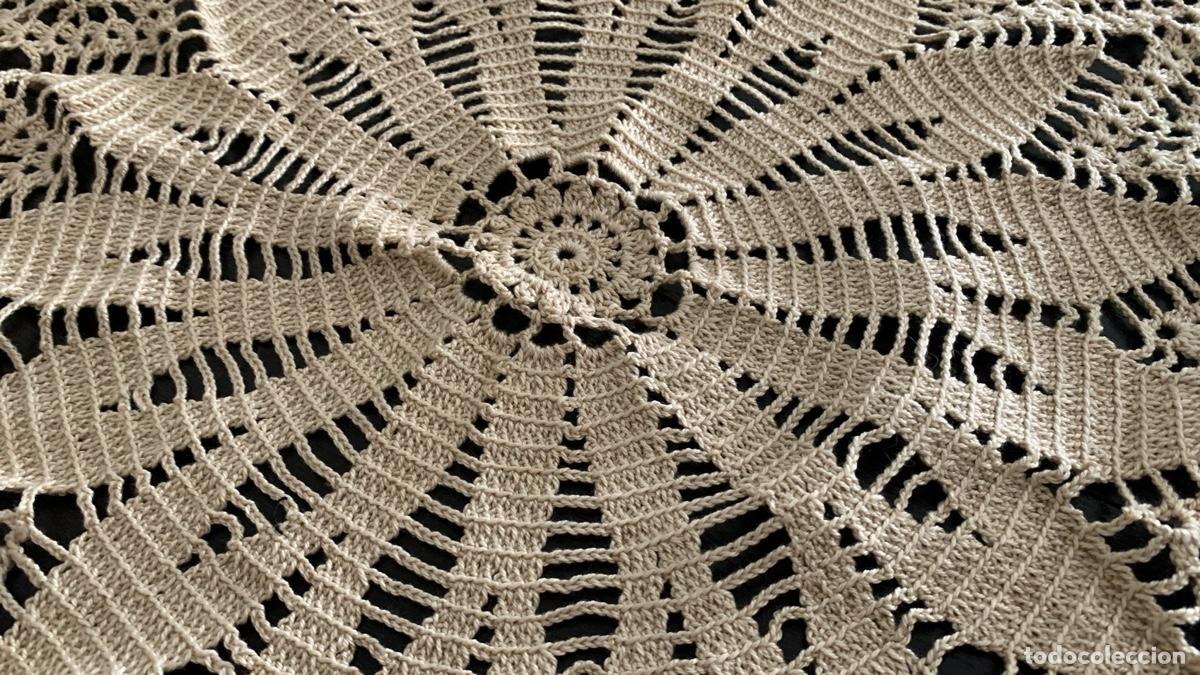 Antig&uuml;edades: Mantel de croch&eacute; circular de 112 cm de di&aacute;metro - Foto 3