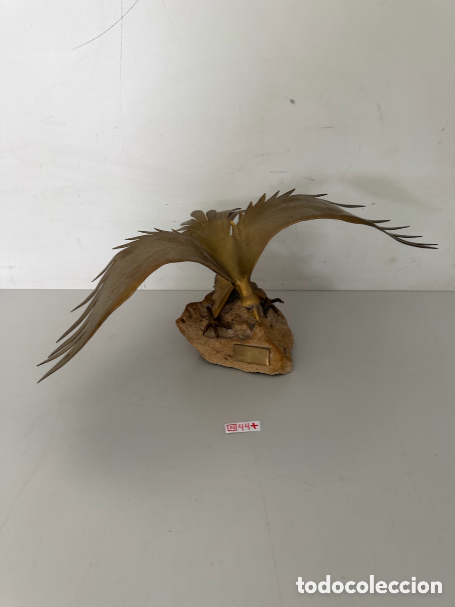 Antig&uuml;edades: Escultura &aacute;guila calva, identificada por la placa como &rdquo;BALD EAGLE&rdquo; creada por &rdquo;CID DE DIEGO&rdquo;.