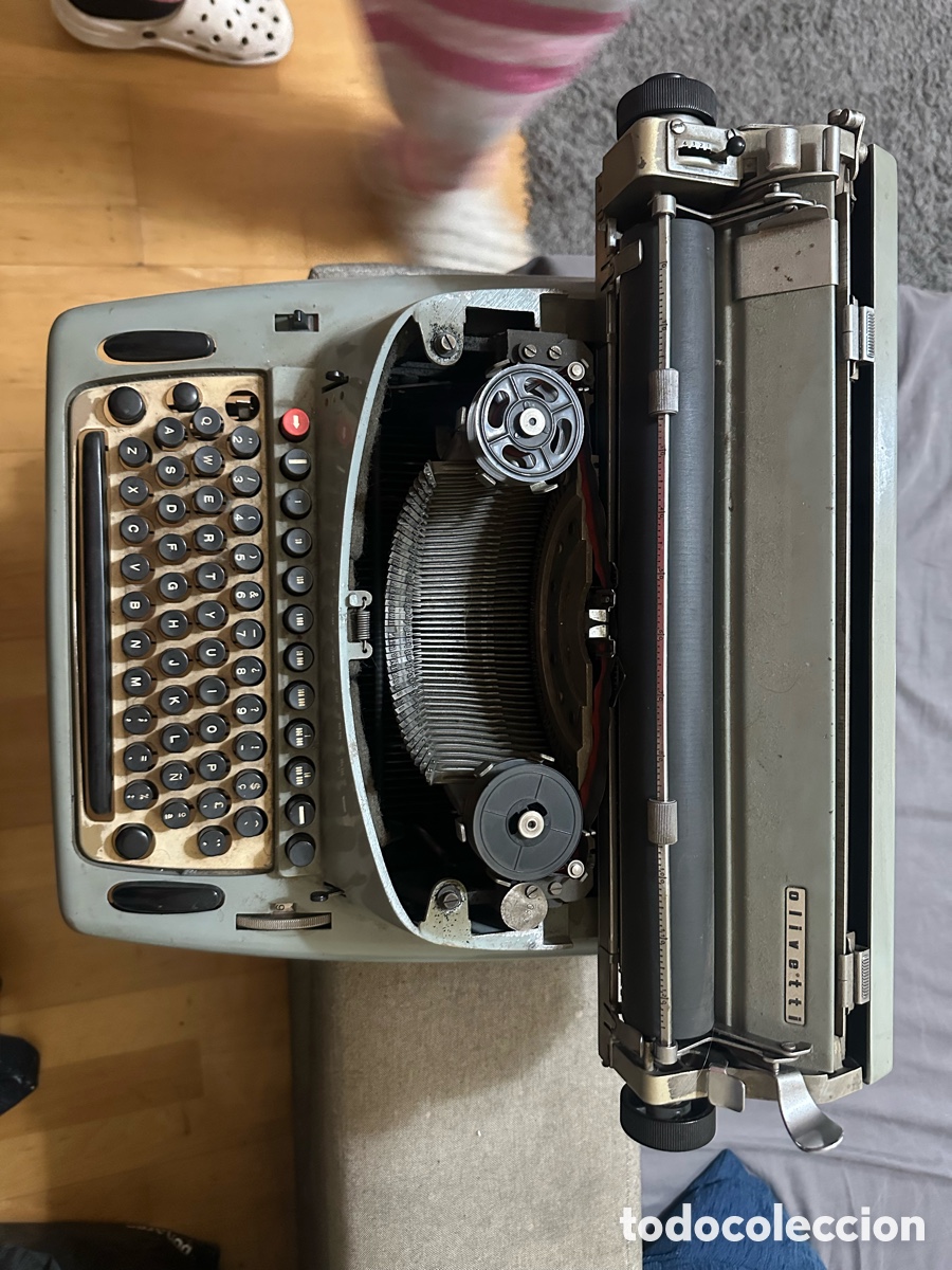 Antig&uuml;edades: M&aacute;quina de escribir Olivetti - Foto 1