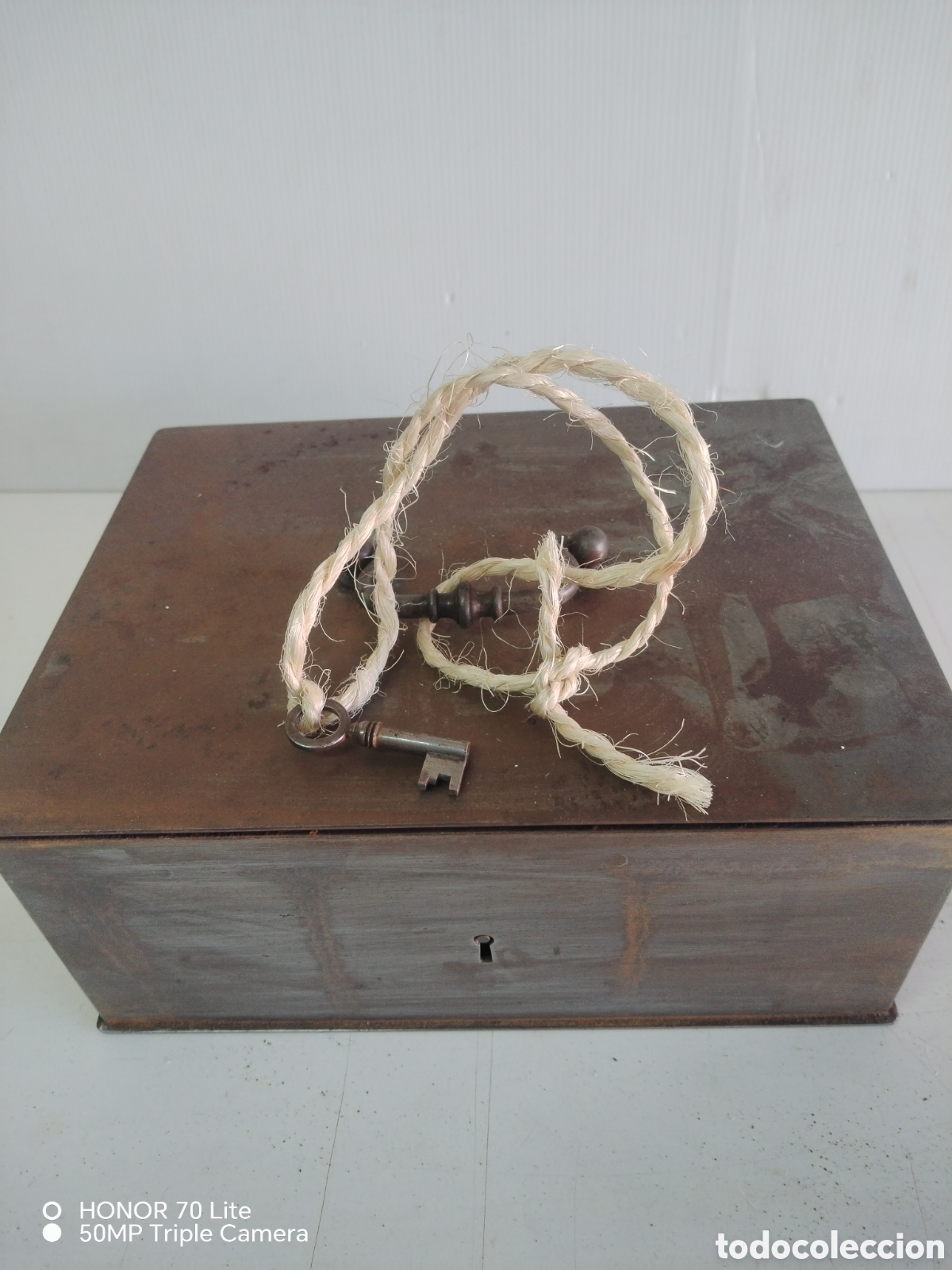Antig&uuml;edades: Caja de caudales antigua - Foto 1