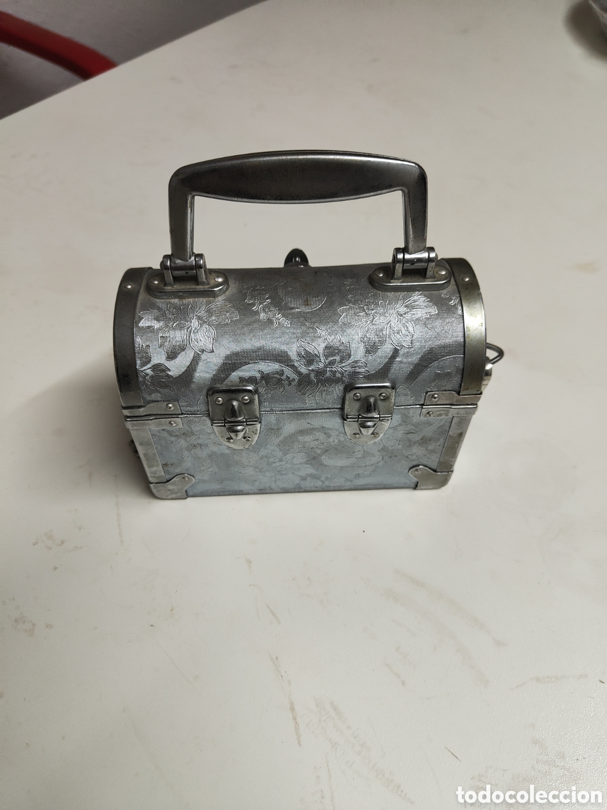 Antig&uuml;edades: Bolso cofre plateado con cadena - Foto 3