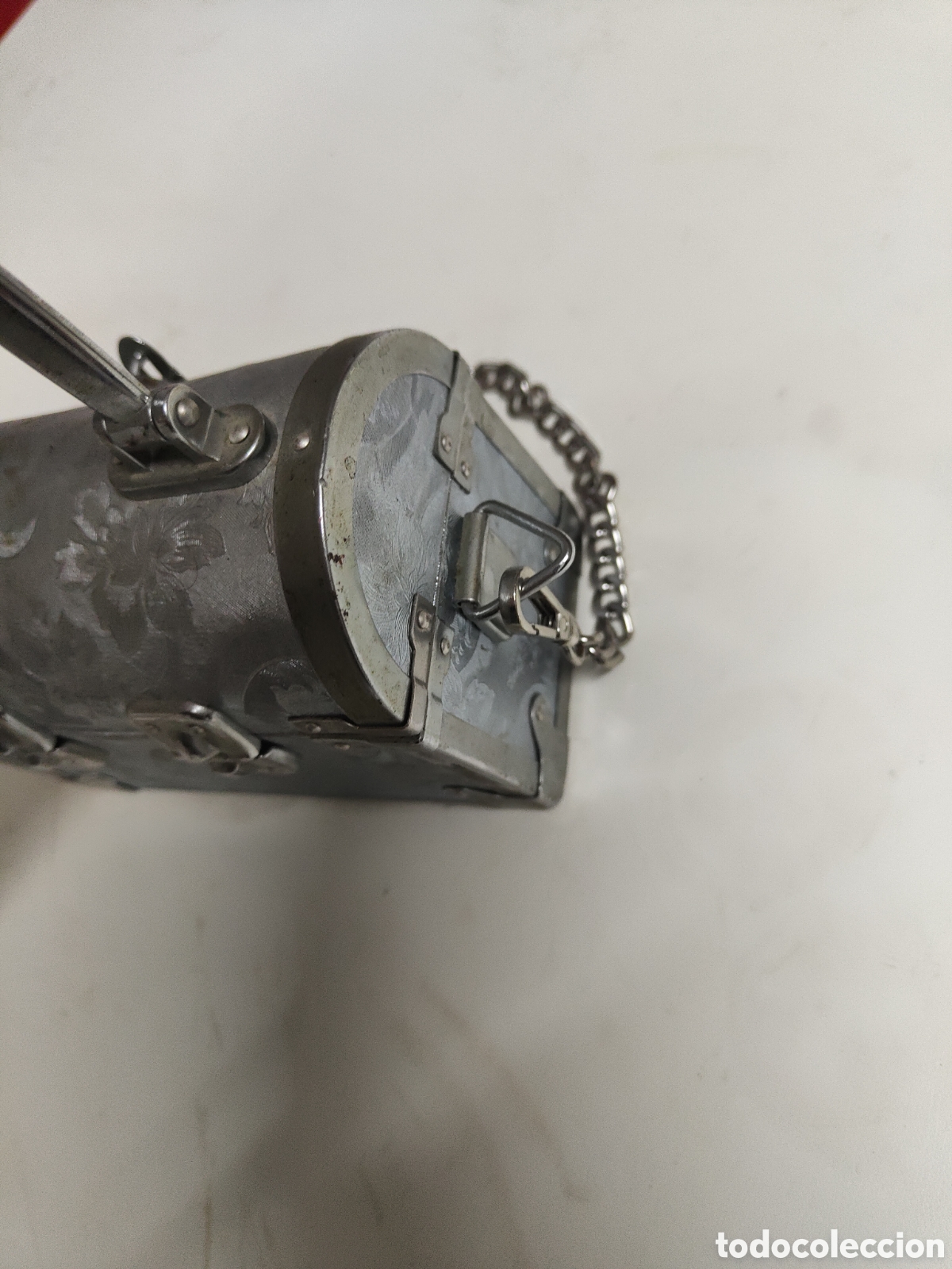 Antig&uuml;edades: Bolso cofre plateado con cadena - Foto 4