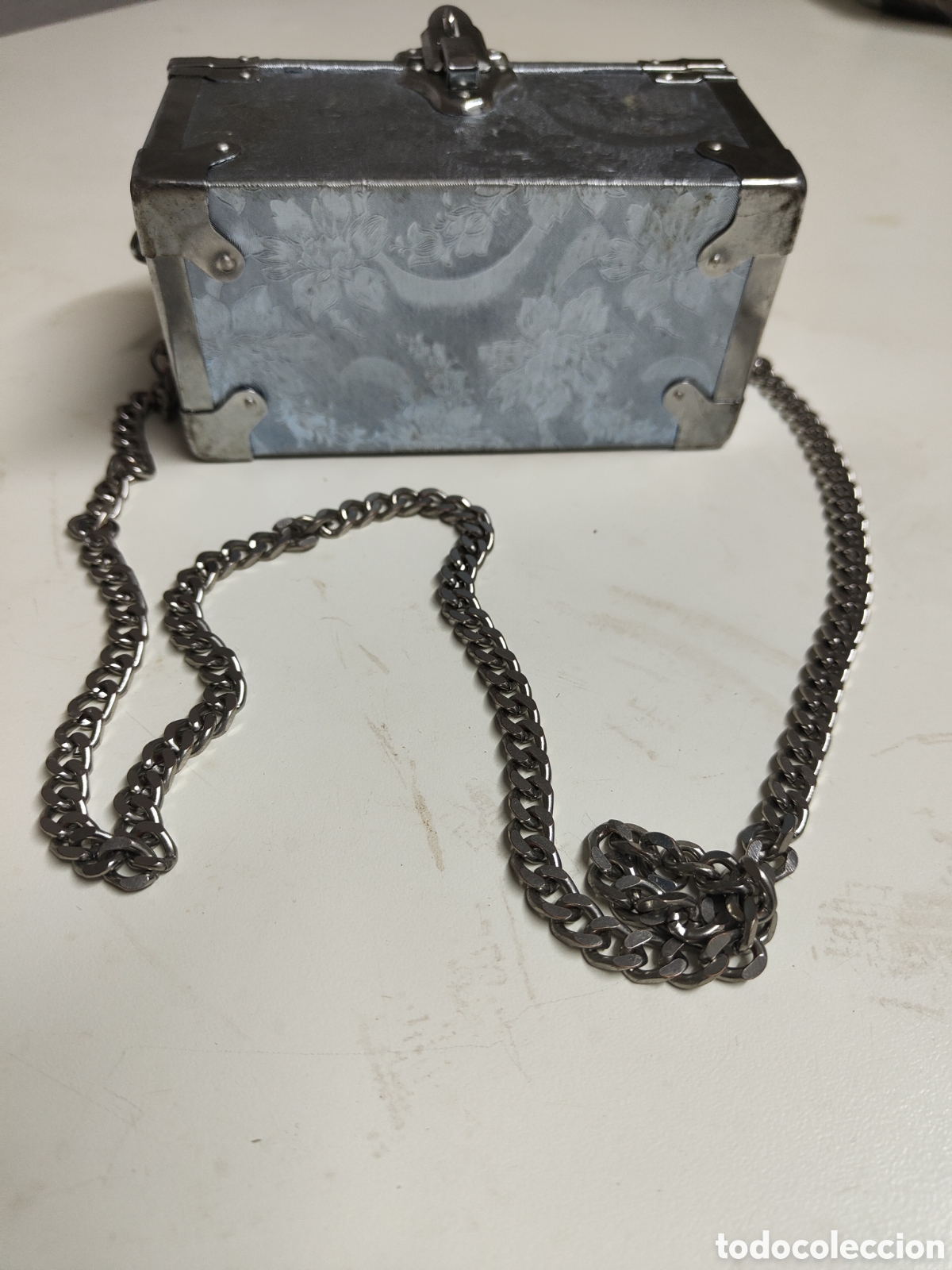 Antig&uuml;edades: Bolso cofre plateado con cadena - Foto 6