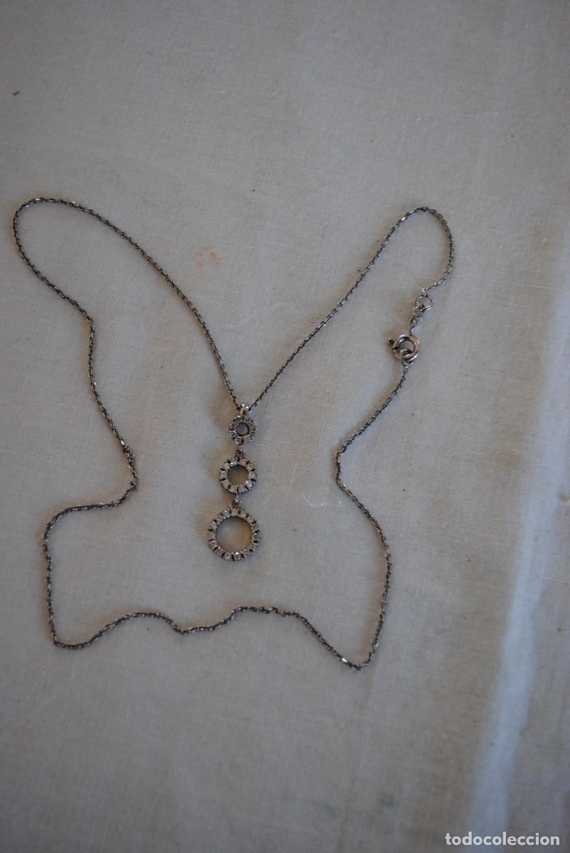 Antig&uuml;edades: COLGANTE EN FORMA DE AROS Y CADENA DE PLATA - Foto 3