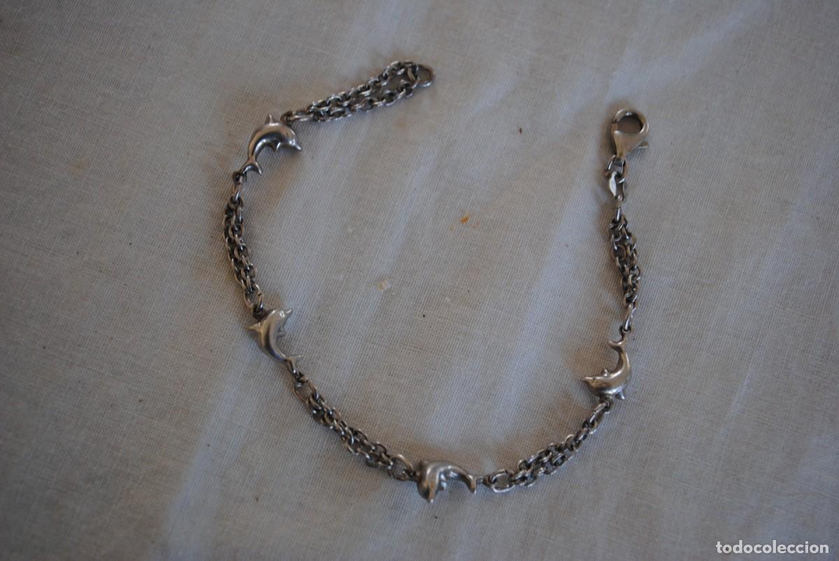 Antig&uuml;edades: PULSERA DE PLATA EN FORMA DE DELFINES . - Foto 1