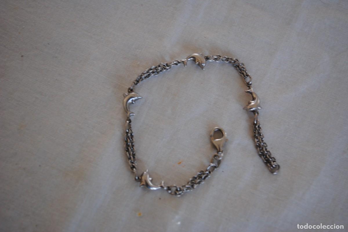 Antig&uuml;edades: PULSERA DE PLATA EN FORMA DE DELFINES . - Foto 2