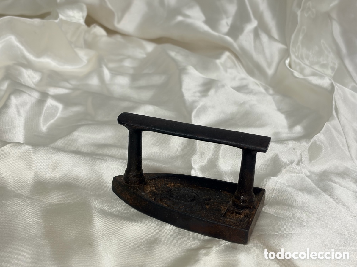 Antig&uuml;edades: Peque&ntilde;a plancha antigua de hierro fundido