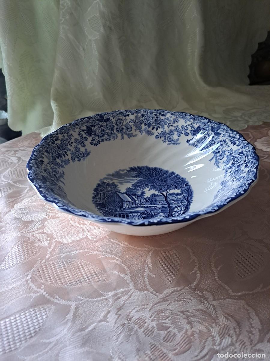 Oggetti Antichi: Bonita ensaladera de porcelana mill Stream Johnson Bros , azul.