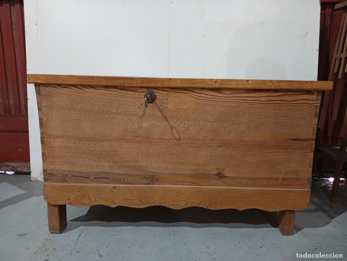 Antig&uuml;edades: Arca con llave de madera de pino. - Foto 2