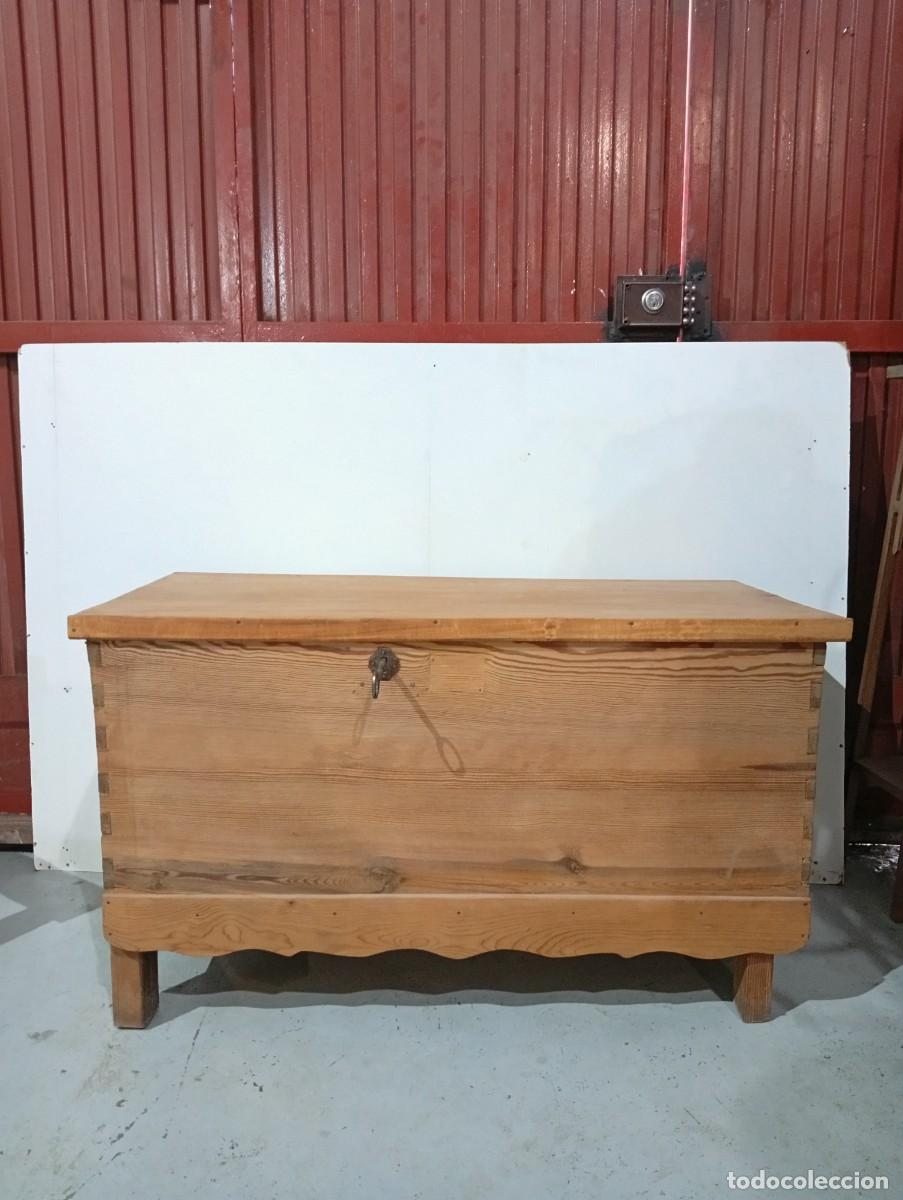 Antig&uuml;edades: Arca con llave de madera de pino. - Foto 3