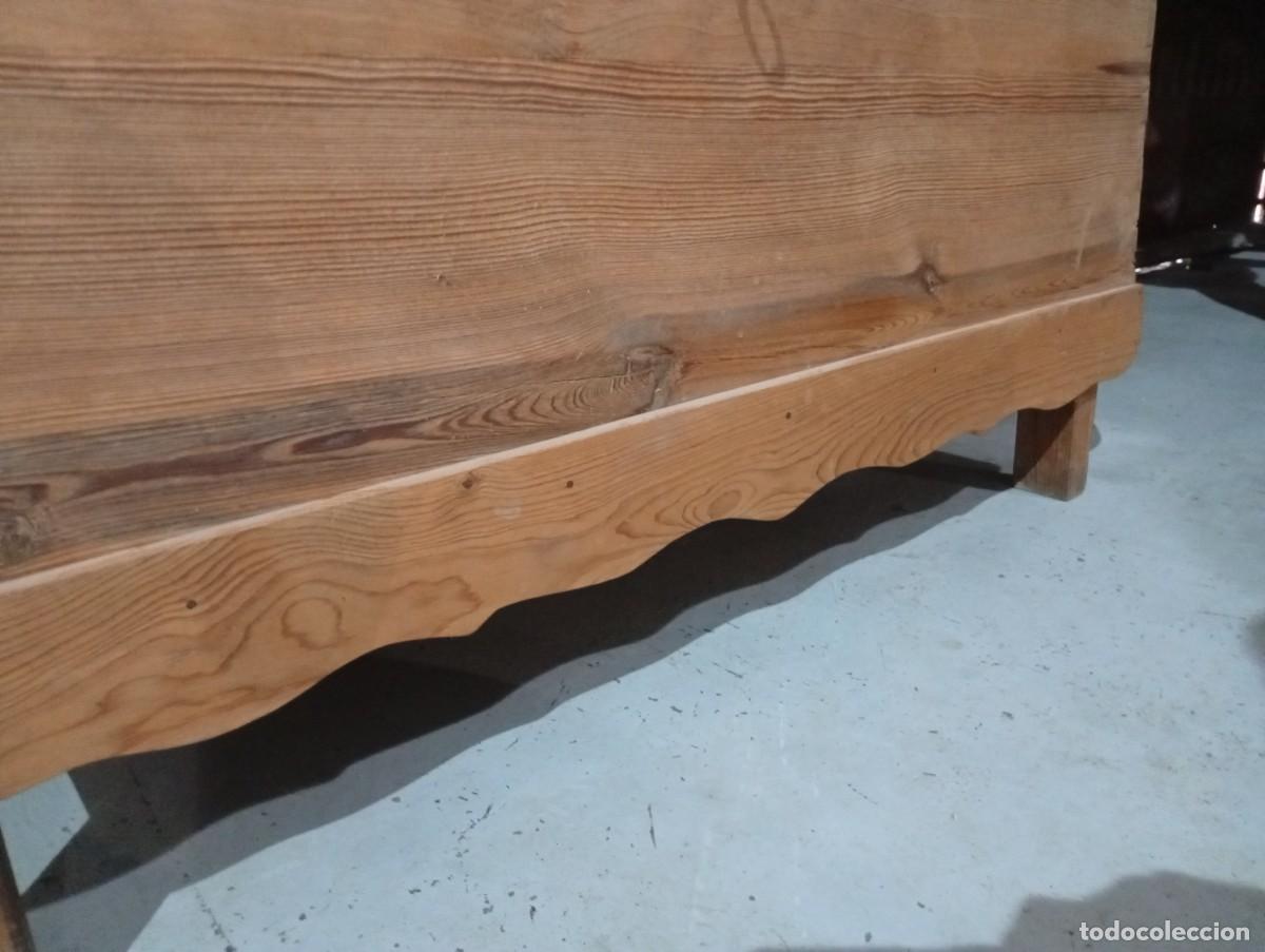 Antig&uuml;edades: Arca con llave de madera de pino. - Foto 5