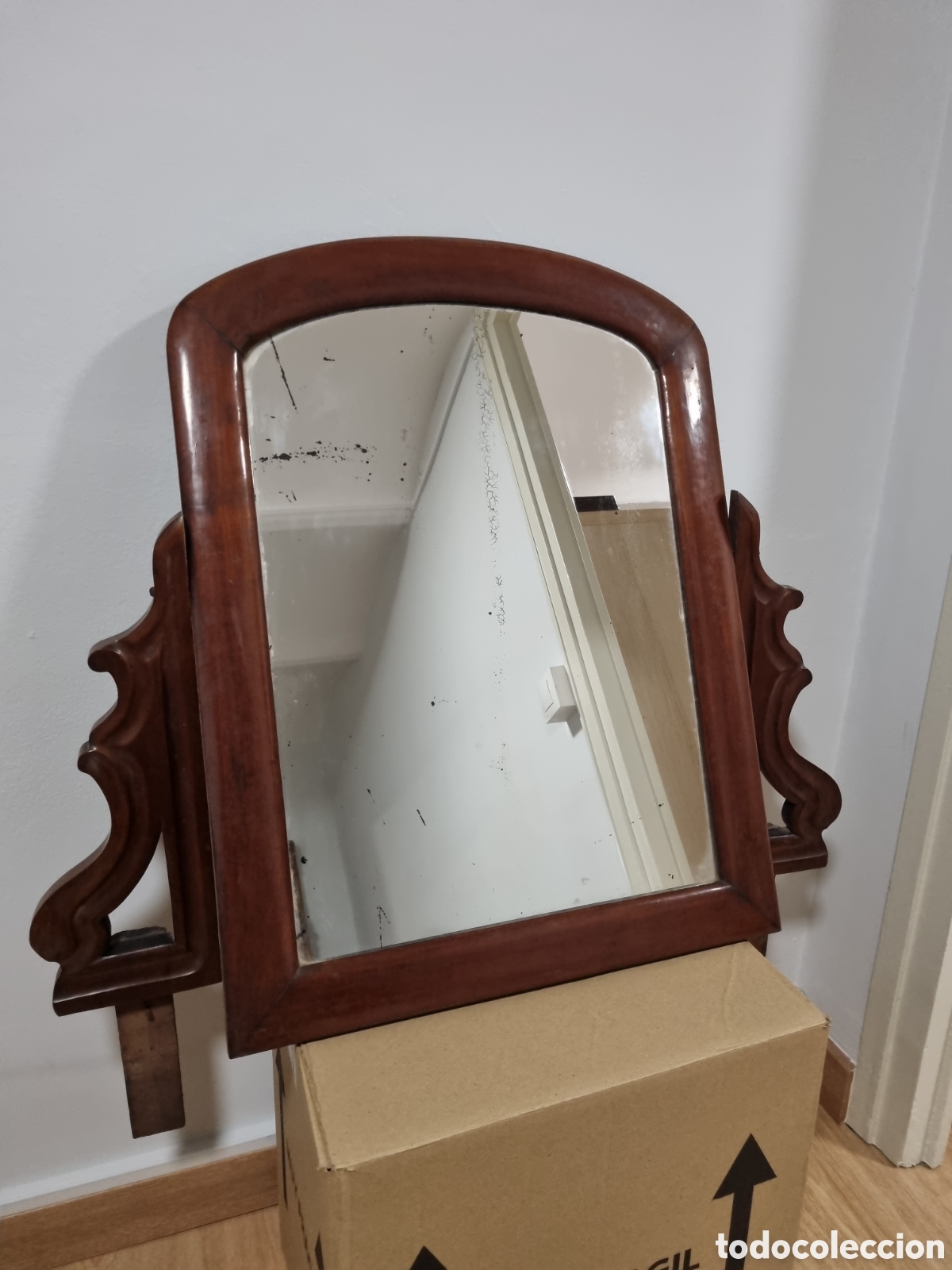 Antig&uuml;edades: Antiguo espejo de tocador en madera - Foto 1