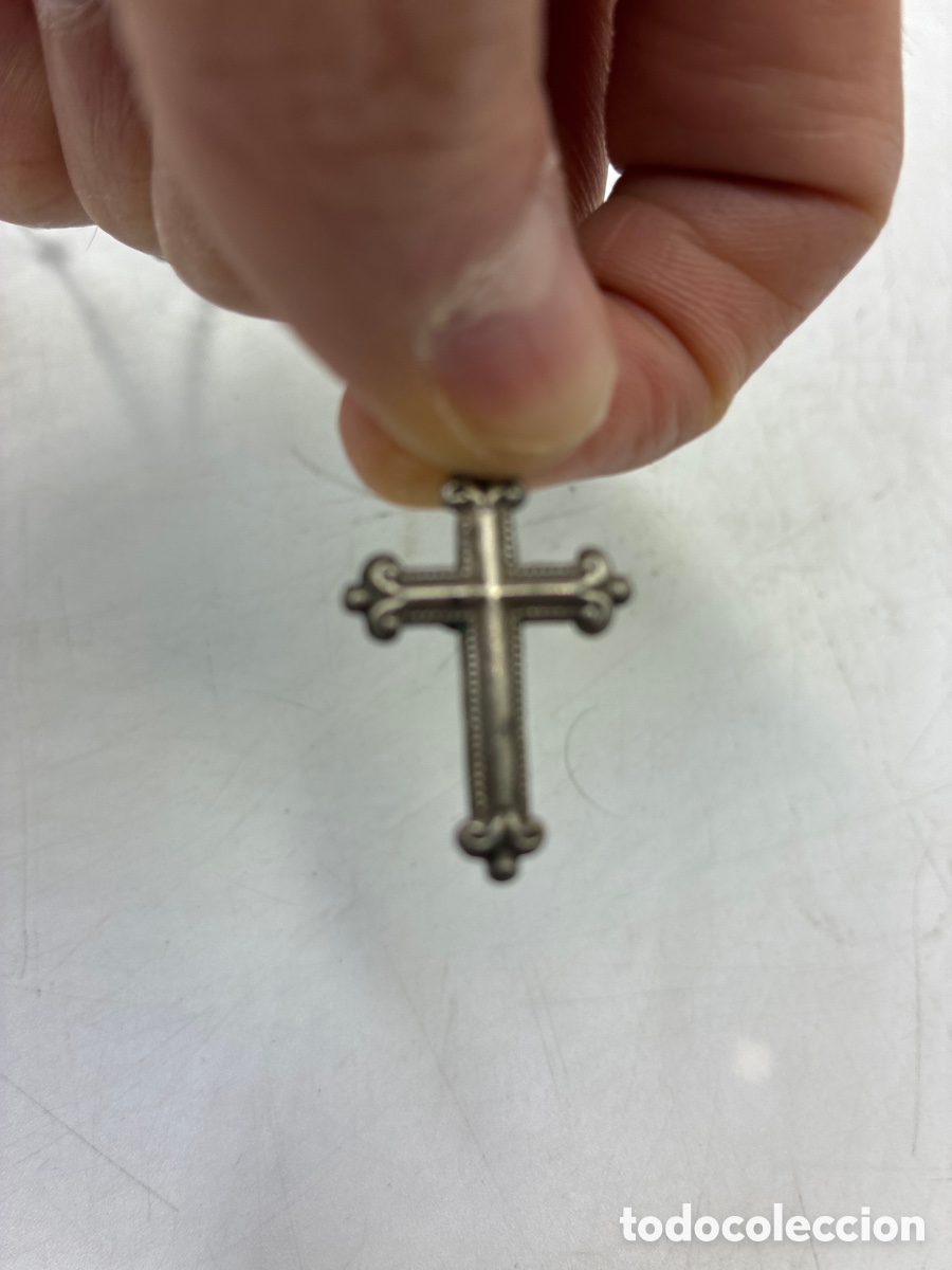 Antig&uuml;edades: Antiguo crucifijo plateado.