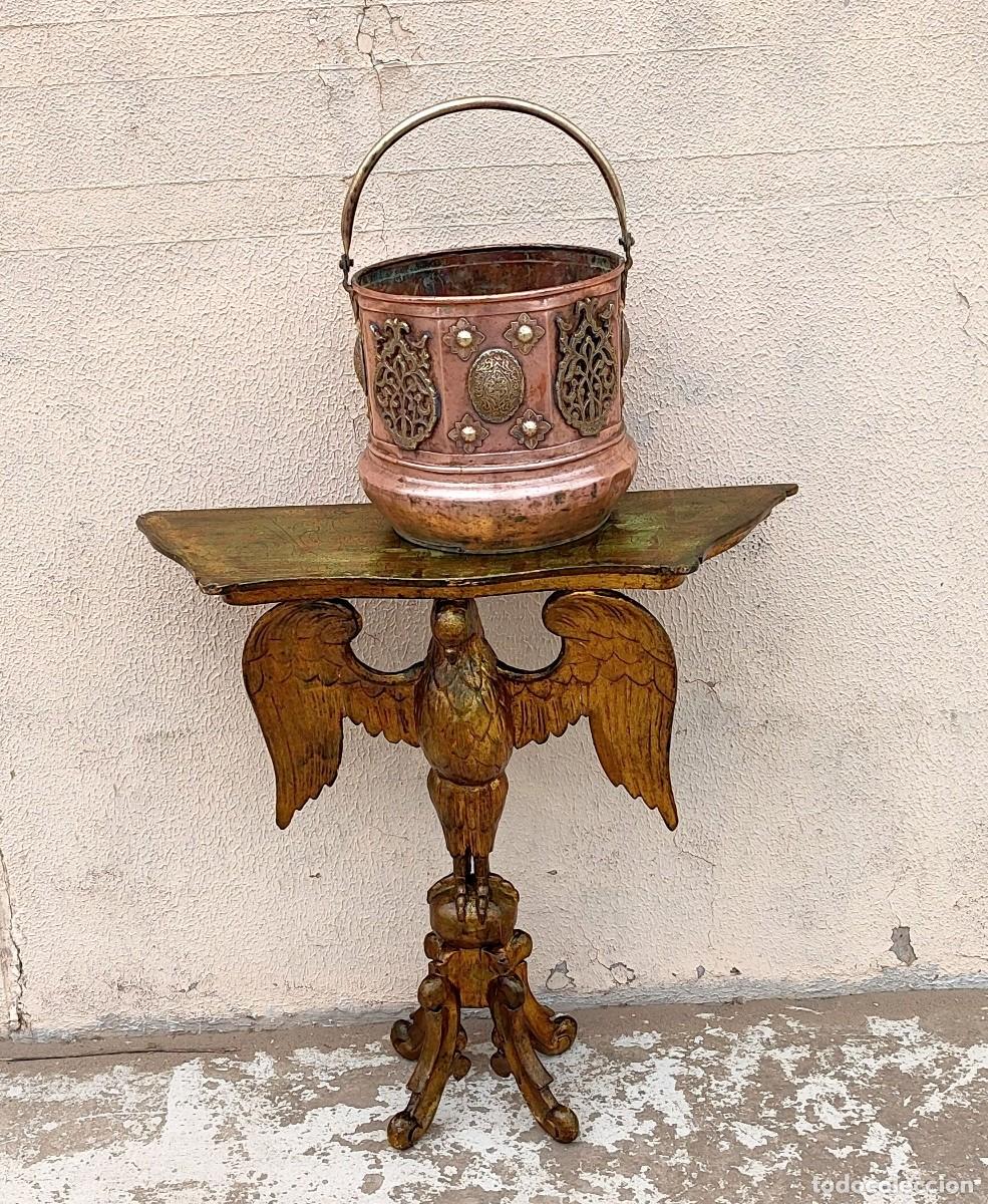 Antig&uuml;edades: Caldero de cobre octogonal con apliques de bronce y laton - Foto 1