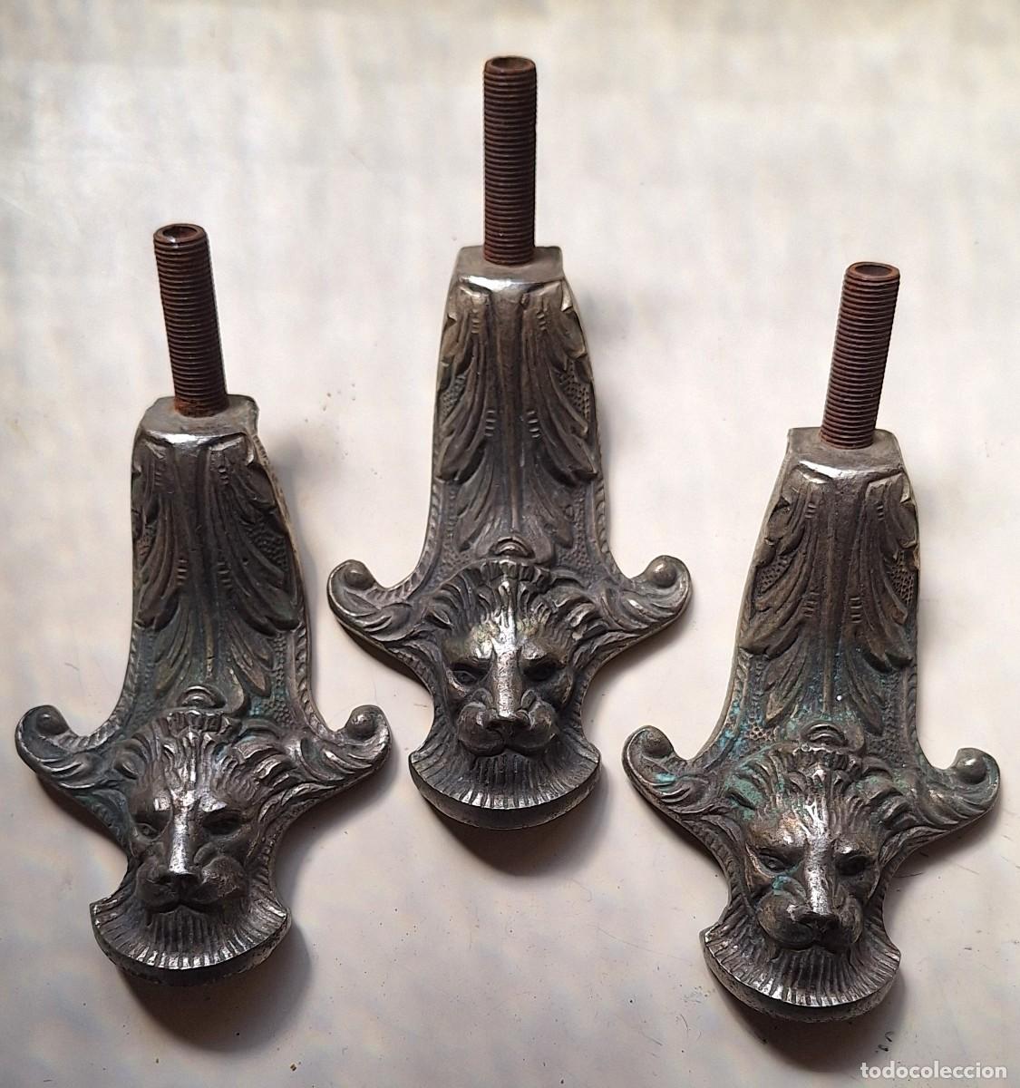 Antig&uuml;edades: Patas de mueble con cara de leon - Foto 1