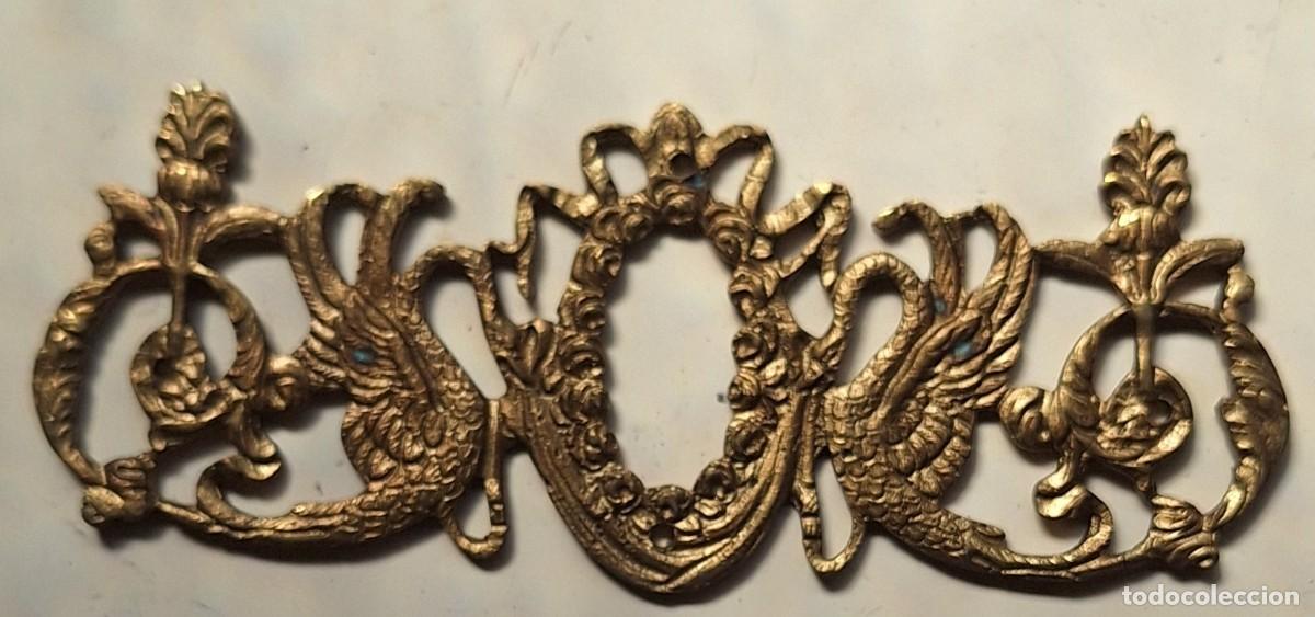 Antig&uuml;edades: Embellecedor de bronce muy artistico - Foto 1