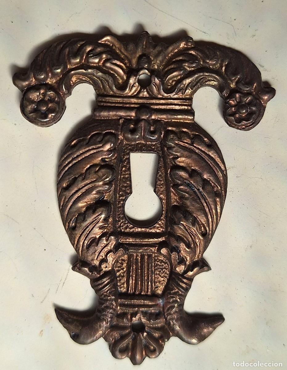 Antig&uuml;edades: Embellecedorde bronce ojo de llave - Foto 1
