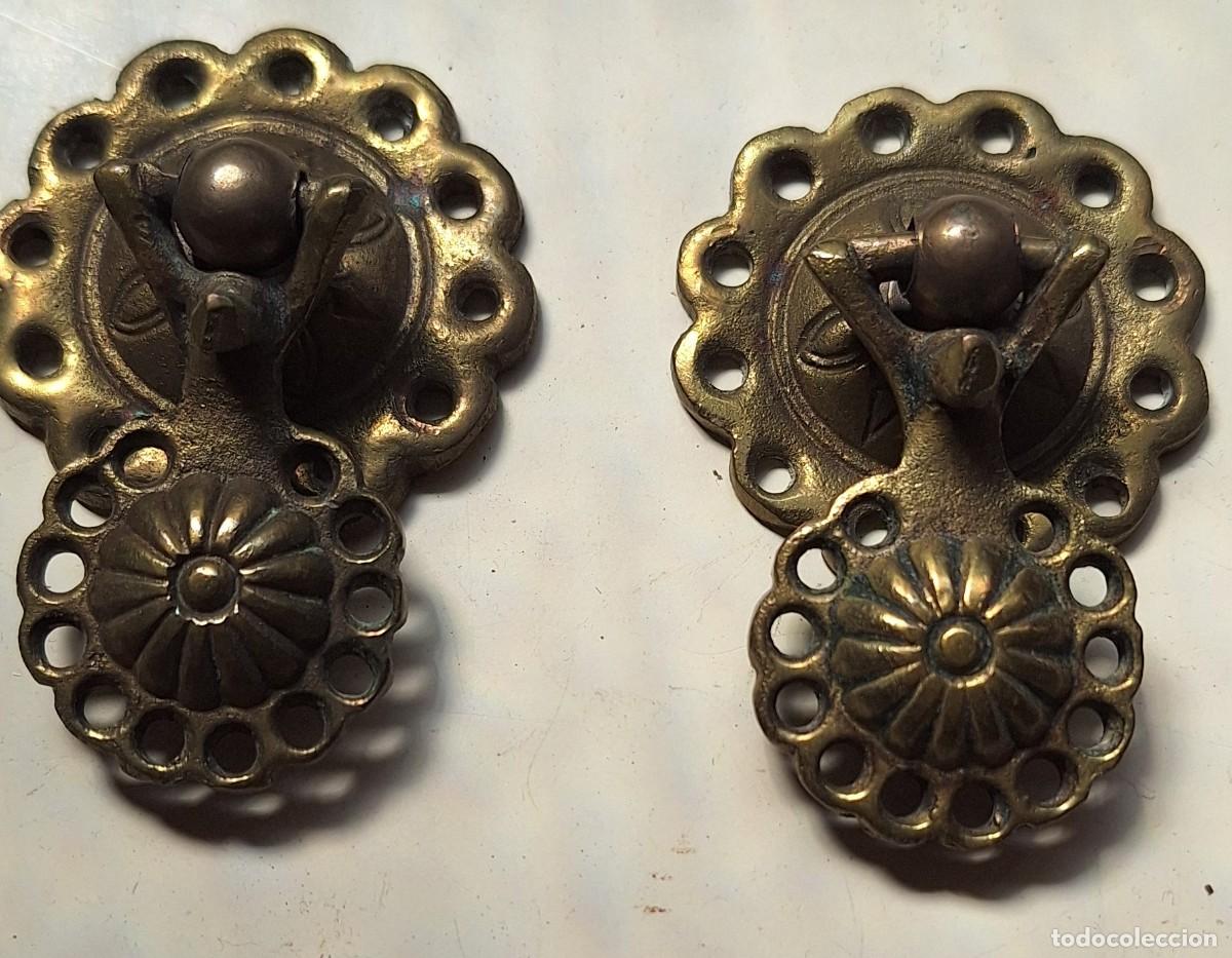 Antig&uuml;edades: Tiradores antiguos de bronce - Foto 1