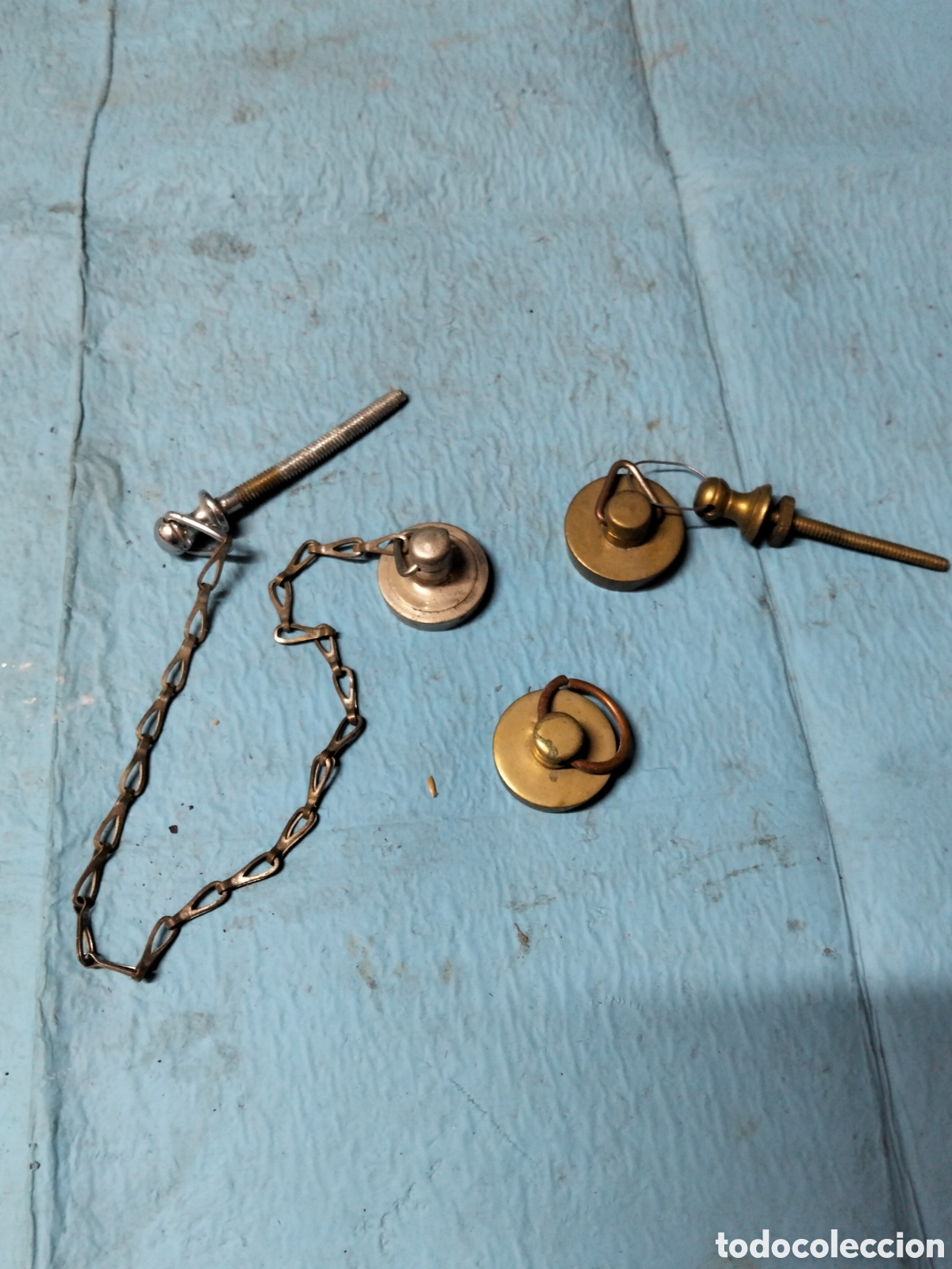 Antig&uuml;edades: ANTIGUOS TAPONES DE BRONCE - Foto 2
