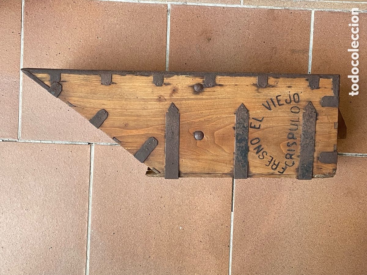 Antig&uuml;edades: Bonita y Antigua Media Fanega de Madera. Herrajes. Fresno el viejo. Crispulo.