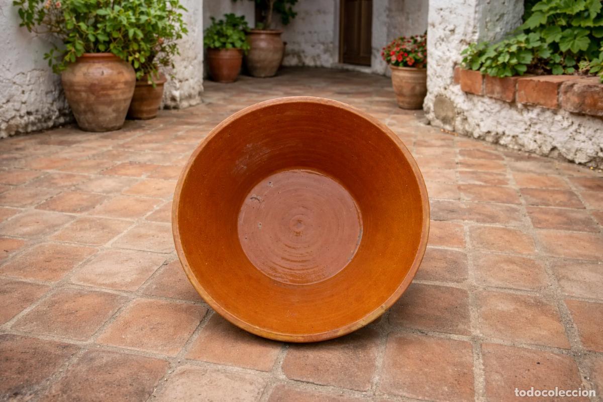 Antig&uuml;edades: Lebrillo de barro cocido interior esmaltado