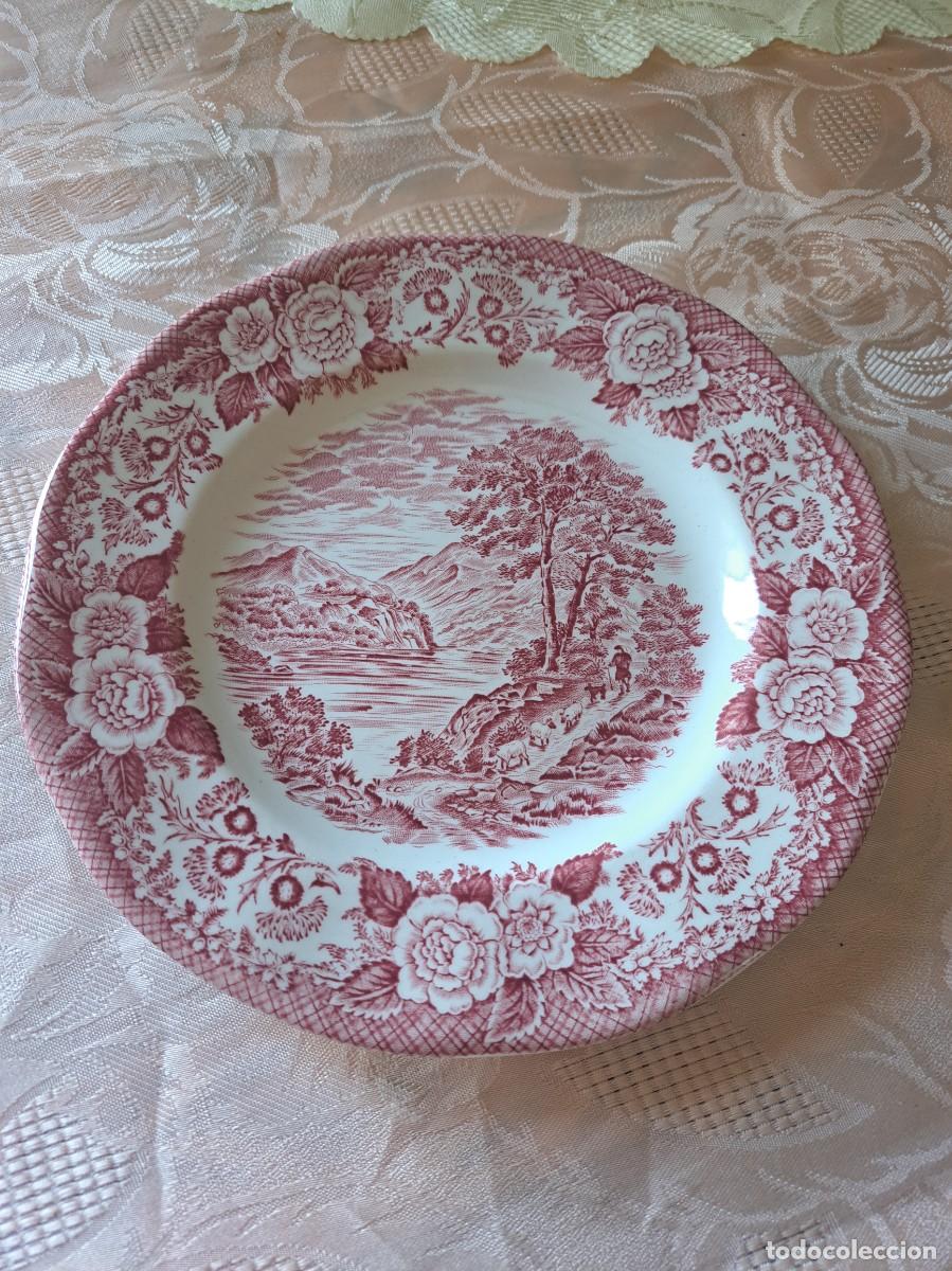 Antig&uuml;edades: Plato de postre de porcelana Loches of Scotland Enoch Wedgwood, rojo