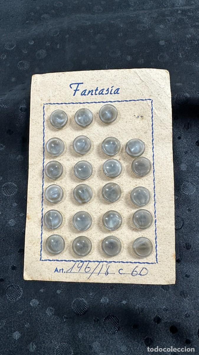 Antig&uuml;edades: Lote de 23 botones gris perla - Foto 1