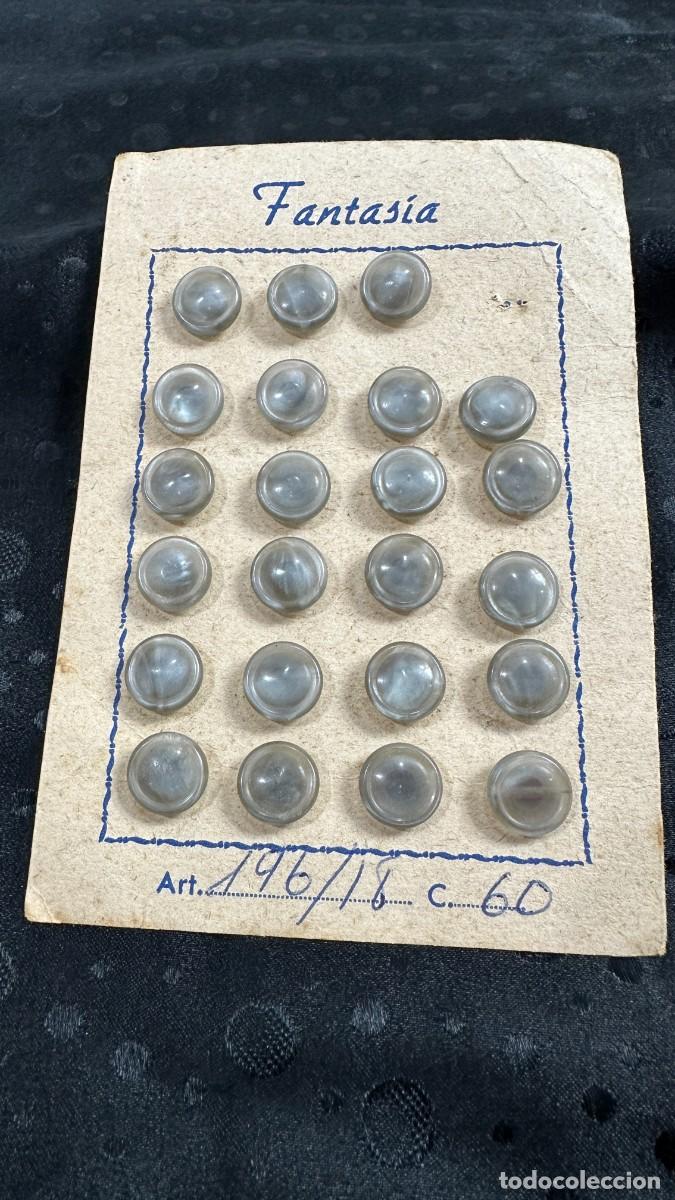 Antig&uuml;edades: Lote de 23 botones gris perla - Foto 2