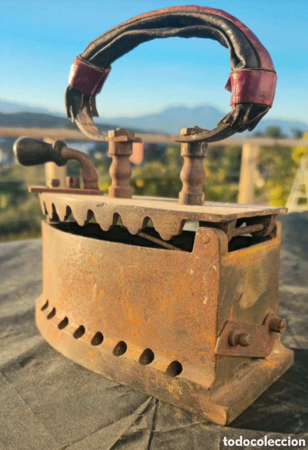 Antig&uuml;edades: Antigua plancha de carb&oacute;n - Foto 2