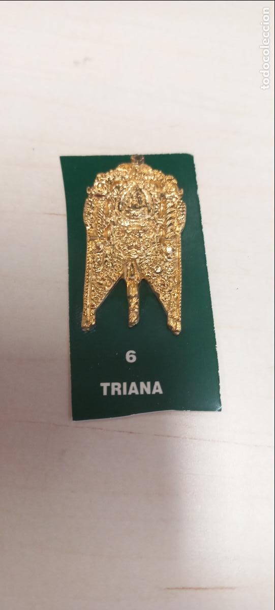 Antig&uuml;edades: TRIANA. 6. ESTANDARTE DE HERMANDAD ROCIERA. VIRGEN DEL ROCIO MINIATURA INSIGNIA.