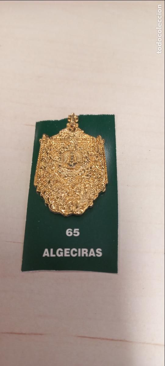 Antig&uuml;edades: ALGECIRAS. 65 ESTANDARTE DE HERMANDAD ROCIERA. VIRGEN DEL ROCIO. MINIATURA INSIGNIA.
