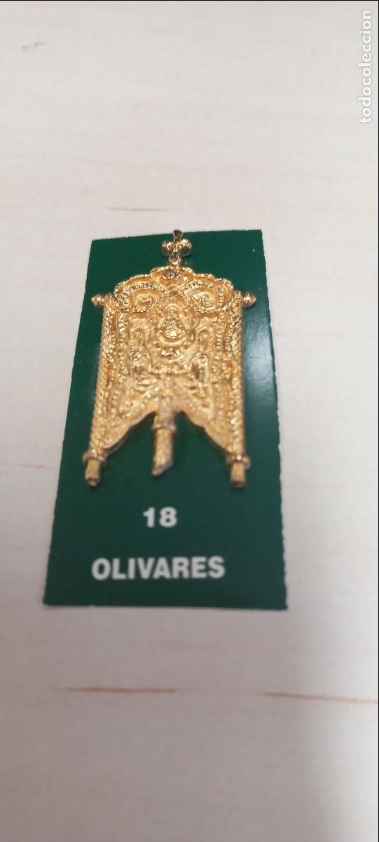 Antig&uuml;edades: OLIVARES. 18. ESTANDARTE DE HERMANDAD ROCIERA. VIRGEN DEL ROCIO. MINIATURA INSIGNIA.