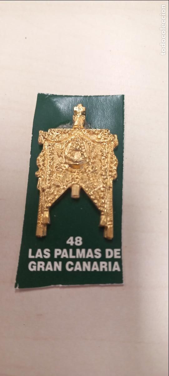 Antig&uuml;edades: 48 LAS PALMAS DE GRAN CANARIA ESTANDARTE DE HERMANDAD ROCIERA. VIRGEN DEL ROCIO. MINIATURA INSIGNIA.