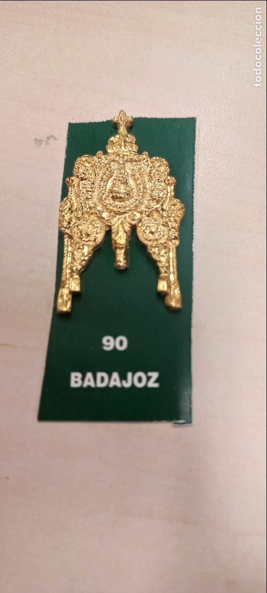 Antig&uuml;edades: BADAJOZ. 90. ESTANDARTE DE HERMANDAD ROCIERA. VIRGEN DEL ROCIO. MINIATURA INSIGNIA.