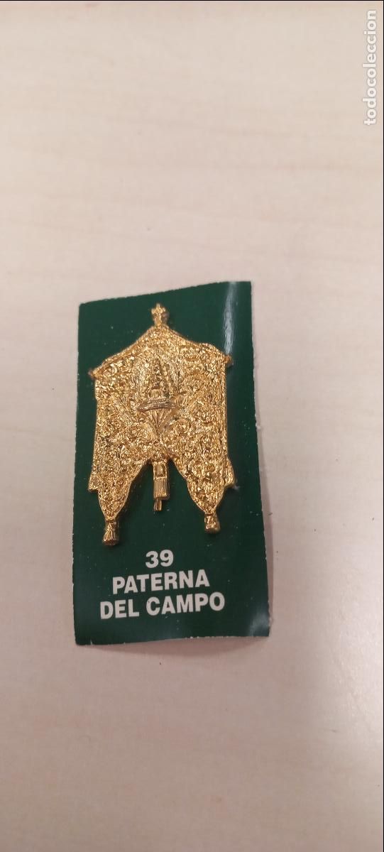 Antig&uuml;edades: PATERNA DEL CAMPO. 39. ESTANDARTE DE HERMANDAD ROCIERA. VIRGEN DEL ROCIO. MINIATURA. INSIGNIA.